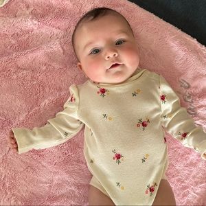 Baby Gap Floral ribbed turtle neck body suit 3-6 Months
